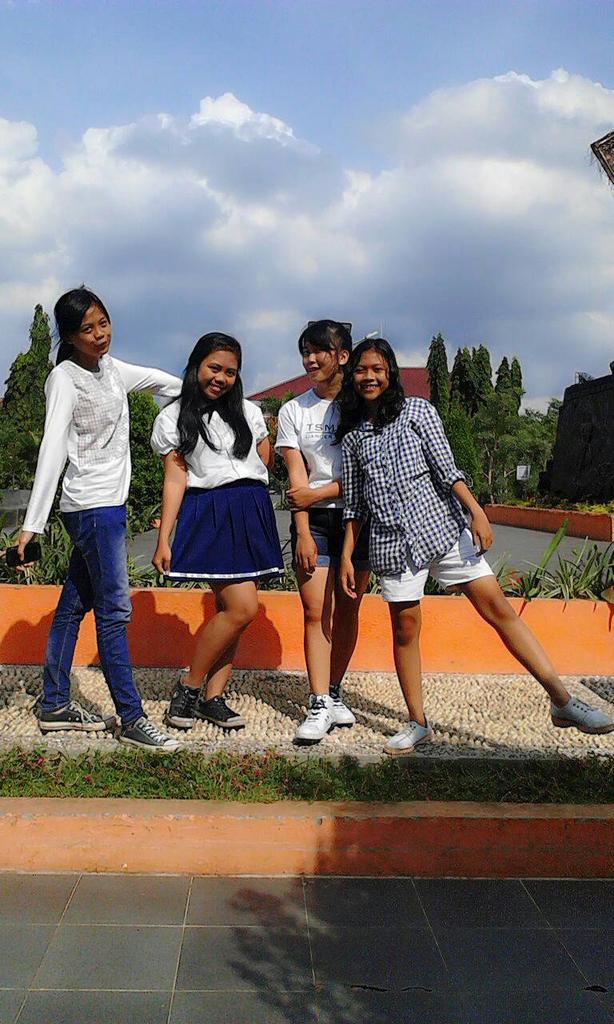 TSM48_DC's tweet photo. Ada yang tau siapa aja nama member d pic ini? ^^ https://t.co/G71X5qtt5x