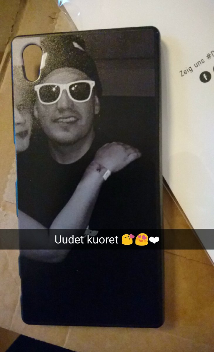 Ninaaa92's tweet photo. @seopetriii #uudet #kuoret #puhelin #ihanin #loveyou #petrinygård https://t.co/yc95cIX7Aa