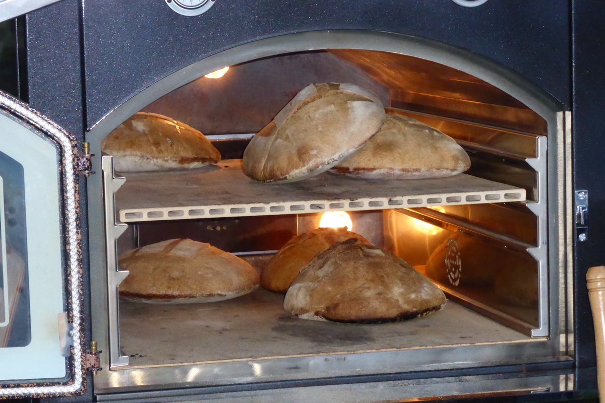 italiaanseovens's tweet photo. #pagnotta #loaf #pão #brood #woodoven #fourabois #houtoven #дровянойпечи #فرنالخشب
#tranquilliforni #conintecom https://t.co/Tc0i46wmdQ