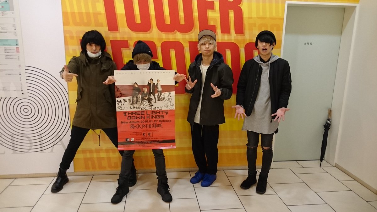 TLDK_Official's tweet photo. タワーレコード神戸店さん、ありがとうございました！
レーベルメイトの夢アドさんのパネル展発見っ！

このあと追加でヴィレッジヴァンガード阪急三番街店さんお伺いしますー♪
#サンエル
#ニューアルバム
#RTTF https://t.co/OizG8hno1y