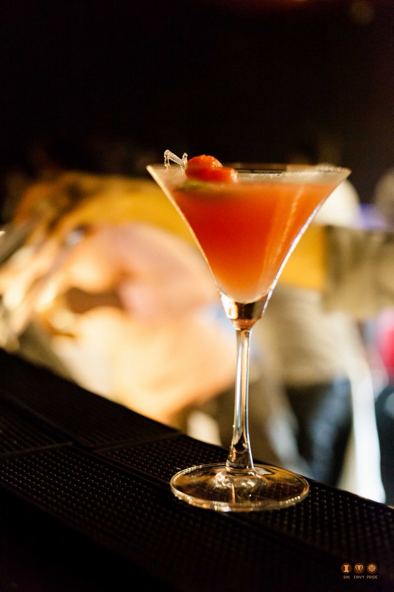 sinenvypride's tweet photo. #TrademarkSin : Watermelon Basil Martini!
Your Friday would be incomplete without this refreshing #cocktail!
#TGIF https://t.co/rvDkYcWDef