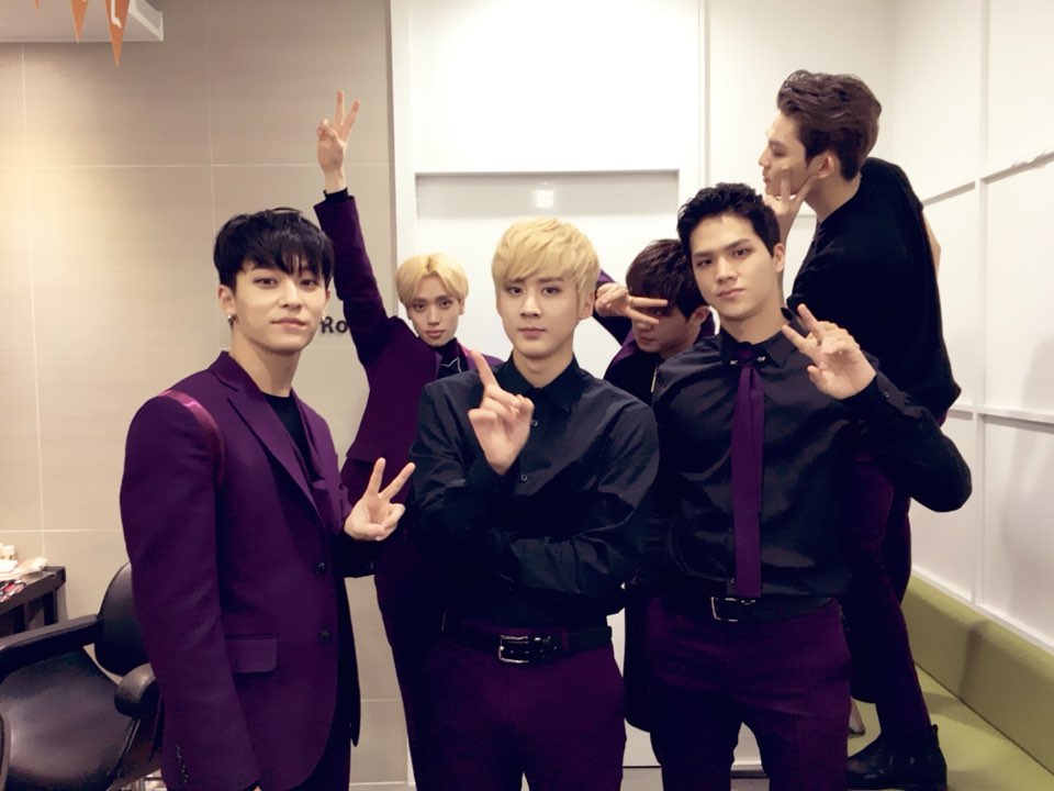 잠시후 KBS2TV에서 방송되는 뮤직뱅크에 #틴탑 의 #사각지대 무대가 방송 됩니다! 오늘도 본!방!사!수!