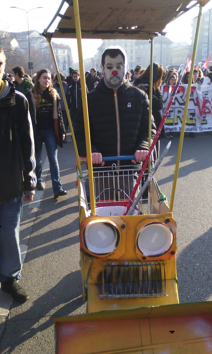 #Salvini e la sua ruspa non sono i benvenuti a #Milano 
#MaiConSalvini <a href="/Cantiere/">Cs Cantiere</a> <a href="/Abitantisansiro/">Abitanti San Siro</a> <a href="/radiondadurto/">Radio Onda d'Urto</a>