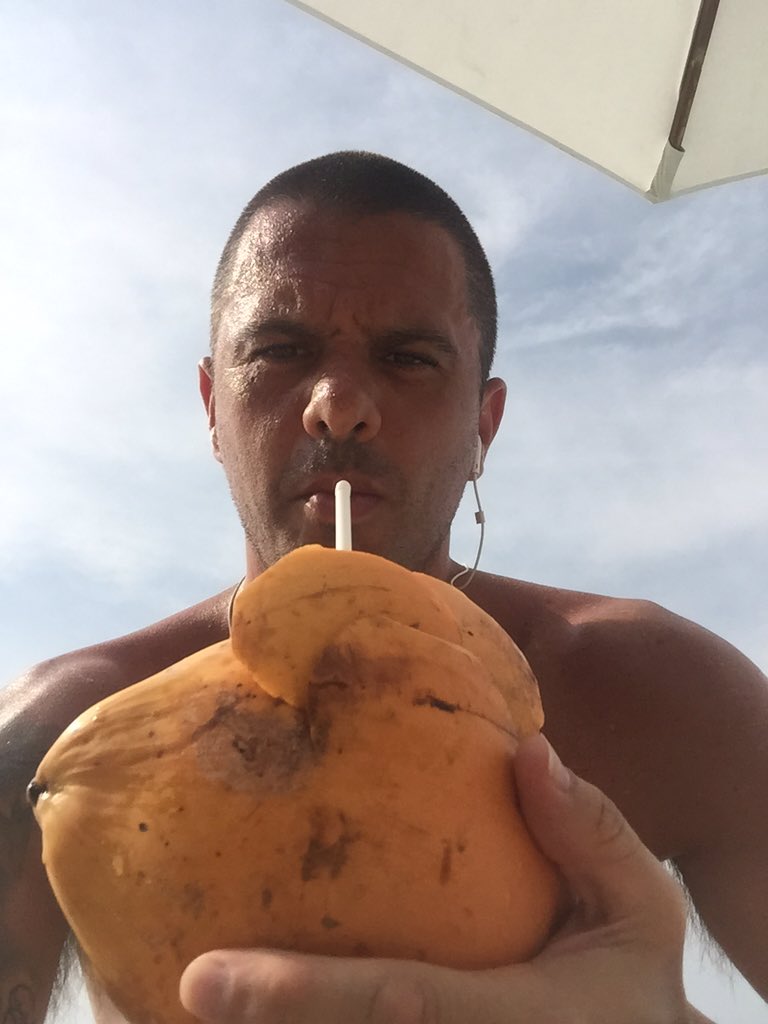 jukebox5's tweet image. Certainly a different setting to the usual listen to @jvsshow #srilanka #jukesyhoneymoontour