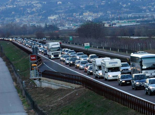 AD Autobrennero: "Controlli sui camion entro metà aprile, sicuramente ci saranno lunghe code" AD Autobrennero: "Controlli sui camion entro metà aprile, sicuramente ci saranno lunghe code"