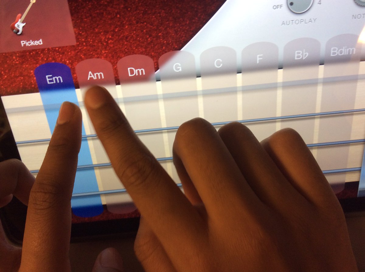 ExpressiveLHS's tweet photo. Yr 6s composing on the iPads using different techniques #differientiation https://t.co/Td0xNsmf43