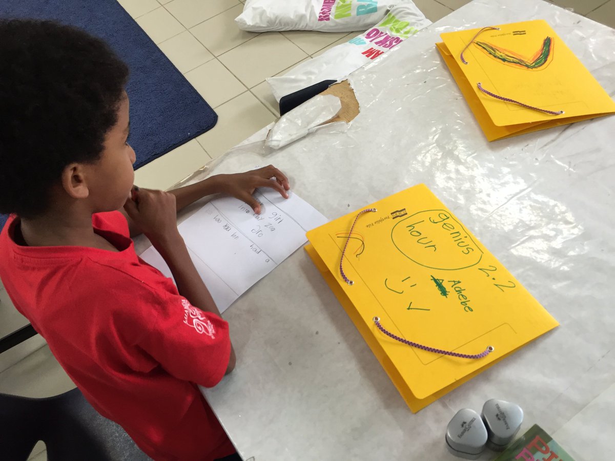 JuBonillaGarcia's tweet photo. #geniushour in progress at #lisluanda! #edtech #pypchat #inquiry https://t.co/96HSujbhfG