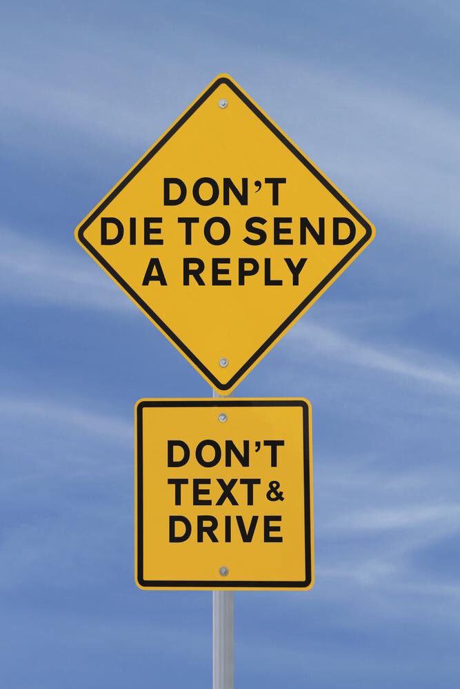 Zenande_Mcfen's tweet image. Just don&apos;t do it...spare your life and those of others #DoNotText&amp;amp;Drive @TrafficRTMC