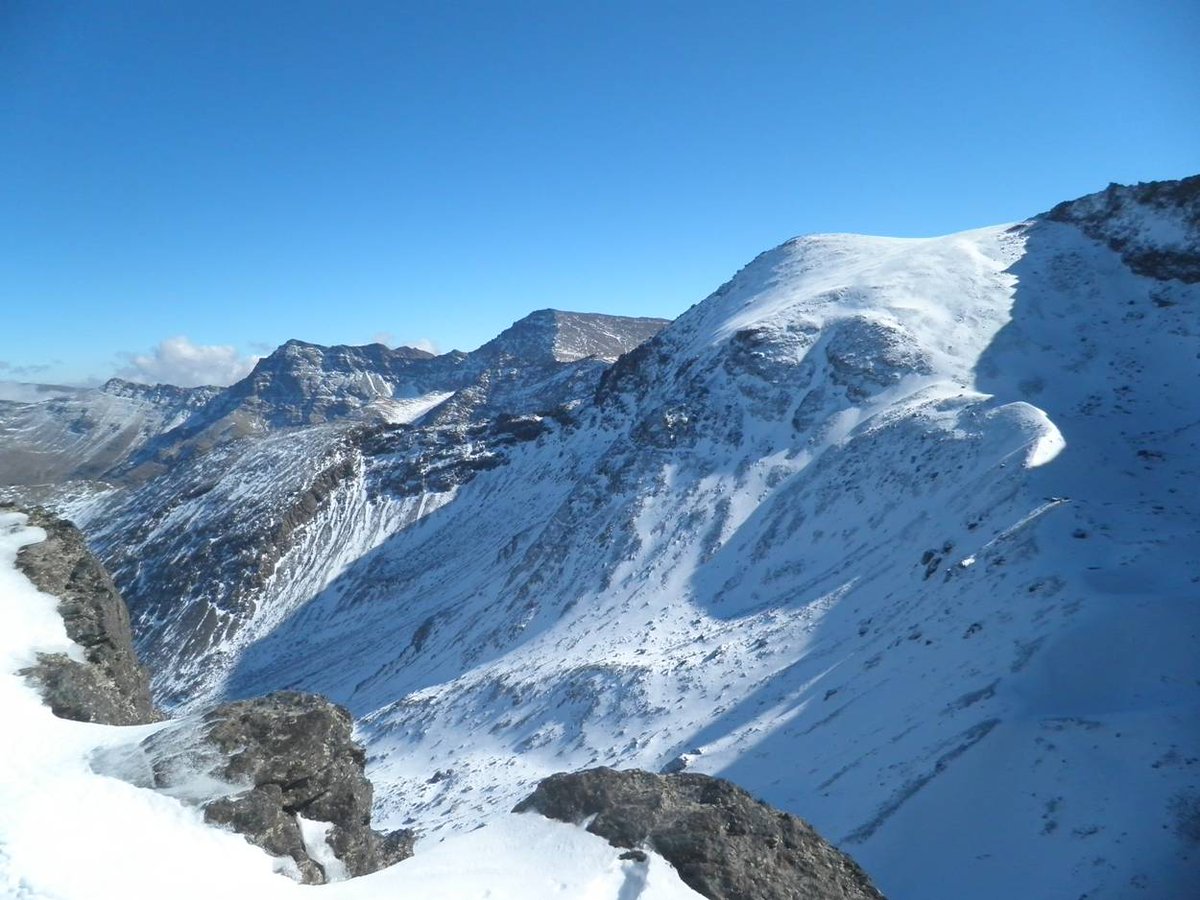 #tuitSulayr de actualidad. Así encontramos las cumbres. La cota de nieve ha ascendido y aumentan placas de hielo