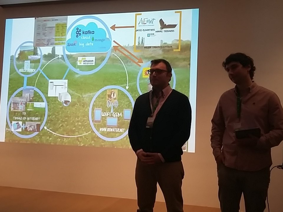 mariapimaymo's tweet photo. First project presented #SUEZIoTLab #creainaction #creatheme @infoaqualogy @suez @Agbar https://t.co/wClFiWp8dL
