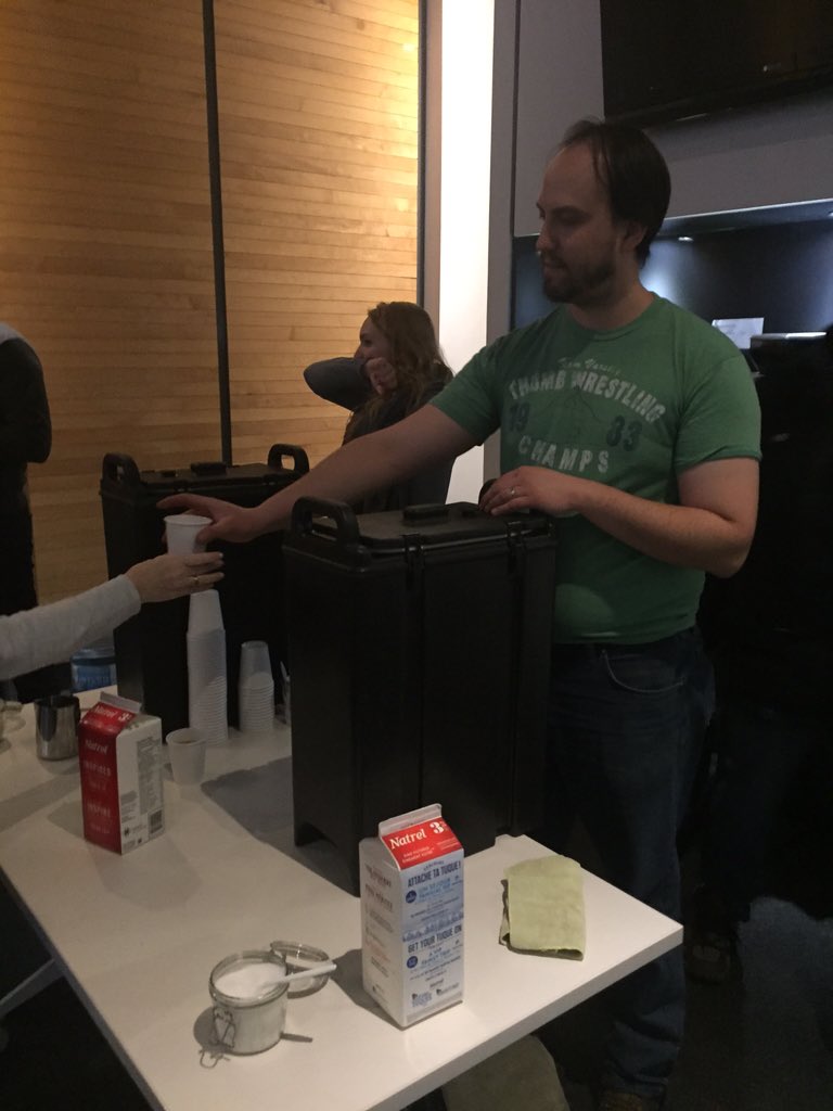 Montreal_CM's tweet image. Merci à nos partenaires @KittelCoffee et @PrettyTeaShop de nous hydrater en ce vendredi matin #MTLCM #CMlanguage