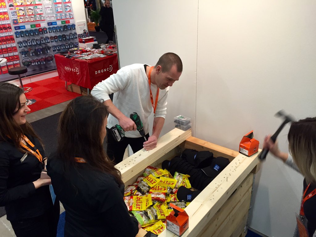 #Schroef vs. #Spijker - Ook hier in Zweden doen we aan #schroefwedstrijden!