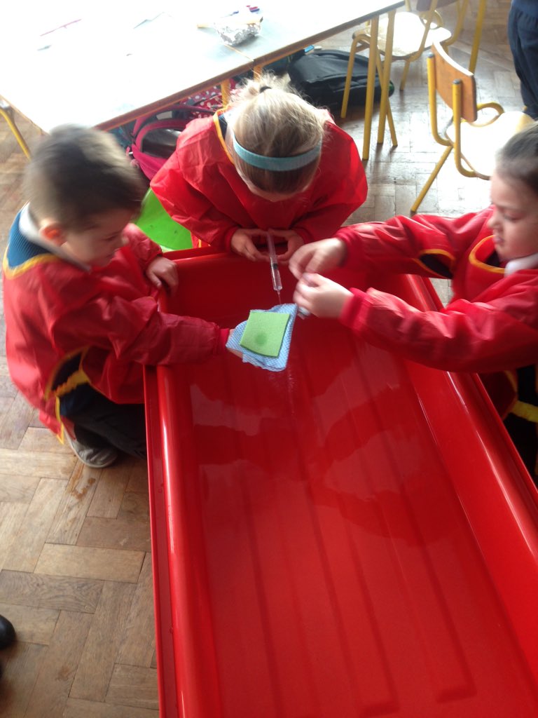 ljordan1stclass's tweet photo. In Aistear today we tested materials to see if they were waterproof https://t.co/5e6jhW0maI