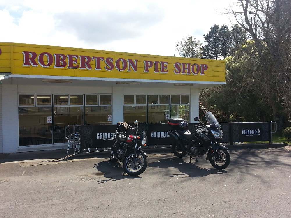 KennedCafe's tweet photo. Went off on a bit of a tangent there, folks. I was meant to be discussing my favorite #KennedCafe country pie shops. https://t.co/YLSzmWid1H