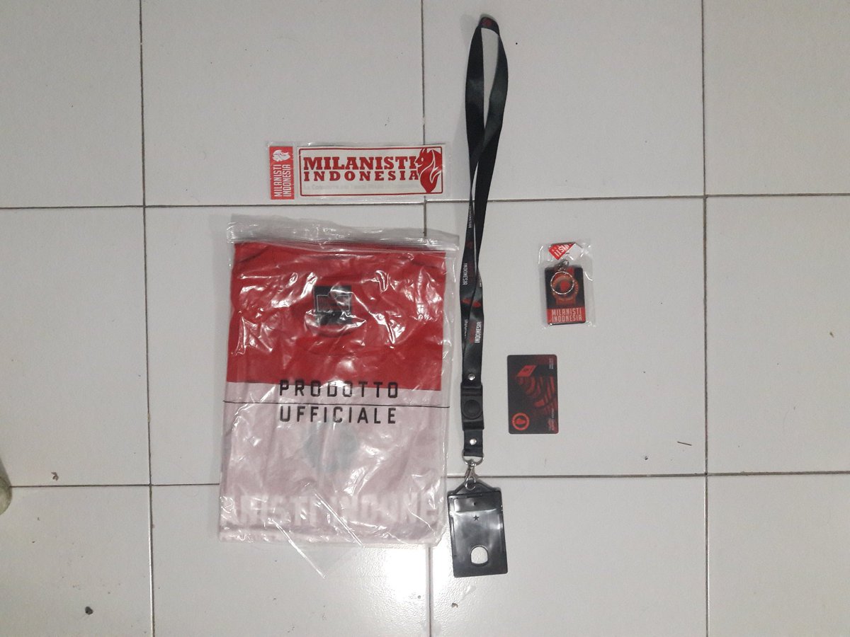 MITabalong's tweet photo. Paket Member MI sudah di terima terimakasih @MilanistiOrId @MIsezBJM030 https://t.co/Nfz5Y0CPZy