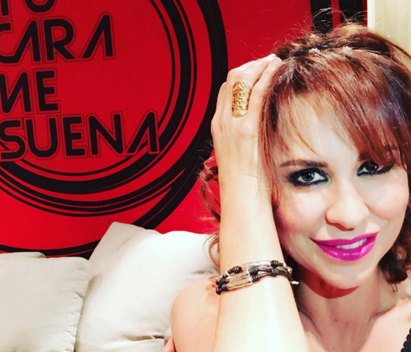 Las guapísimas de <a href="/MiryamBenedited/">Miryam Benedited</a> y @vickylarrazofi ya tienen nuestra pulsera #Ciclón 😍