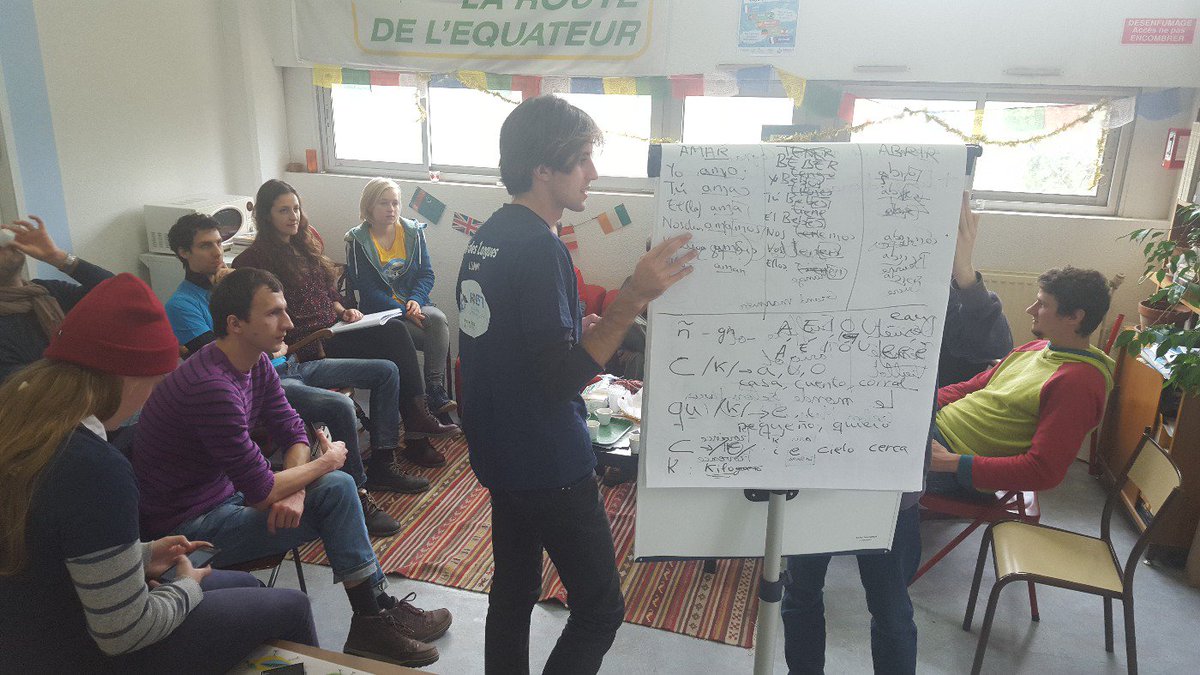Cafe_Langues's tweet photo. Des etudiants/doctorants/chercheurs de tout le monde au CIELL pour le café des langues de Français ! #Luminy https://t.co/b8wHY0Lm5f