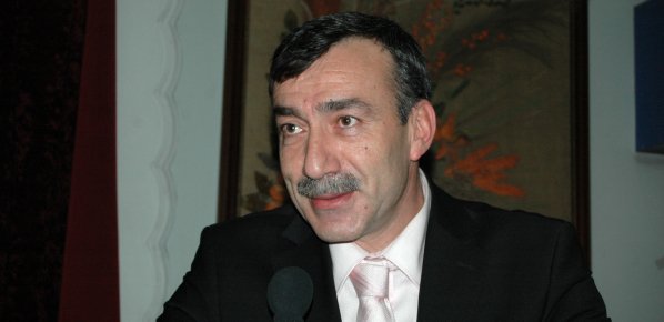 FARUK SEPTİOĞLU:
Ali Rıza Septioğlu'nun oğludur. Şeyh Sait ailesiyle akrabadırlar. AKP'den Elazığ mv'liği yapmıştır.