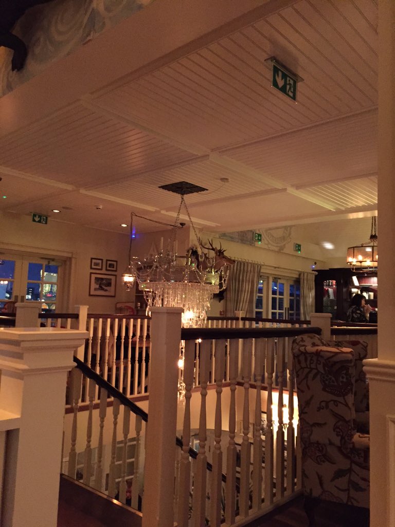 Zoedxox's tweet photo. CLUBHOUSE L1 - FANTASTIC VENUE https://t.co/FgLT7xfEAp