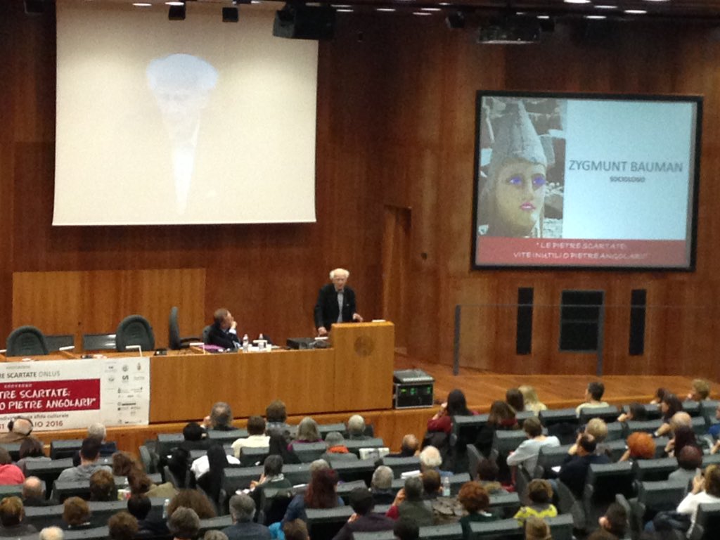 "Oggi viviamo tutti in stato di incertezza frutto di divorzio fra potere e politica" Zygmunt #Bauman all'<a href="/UniVerona/">Università di Verona</a>