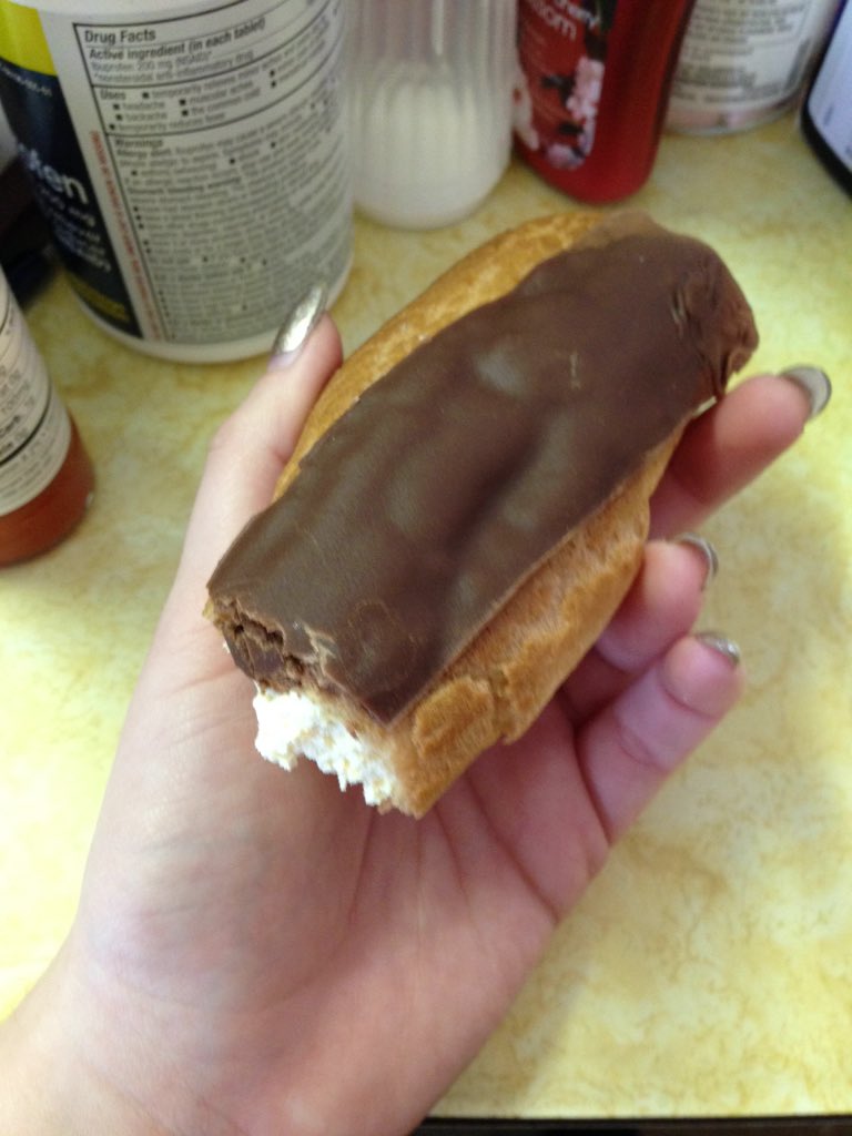 Foxtater's tweet photo. So. Damn. GOOOOOOOOD. #EclairHype #BecauseICan https://t.co/Q20dQ8wdWd