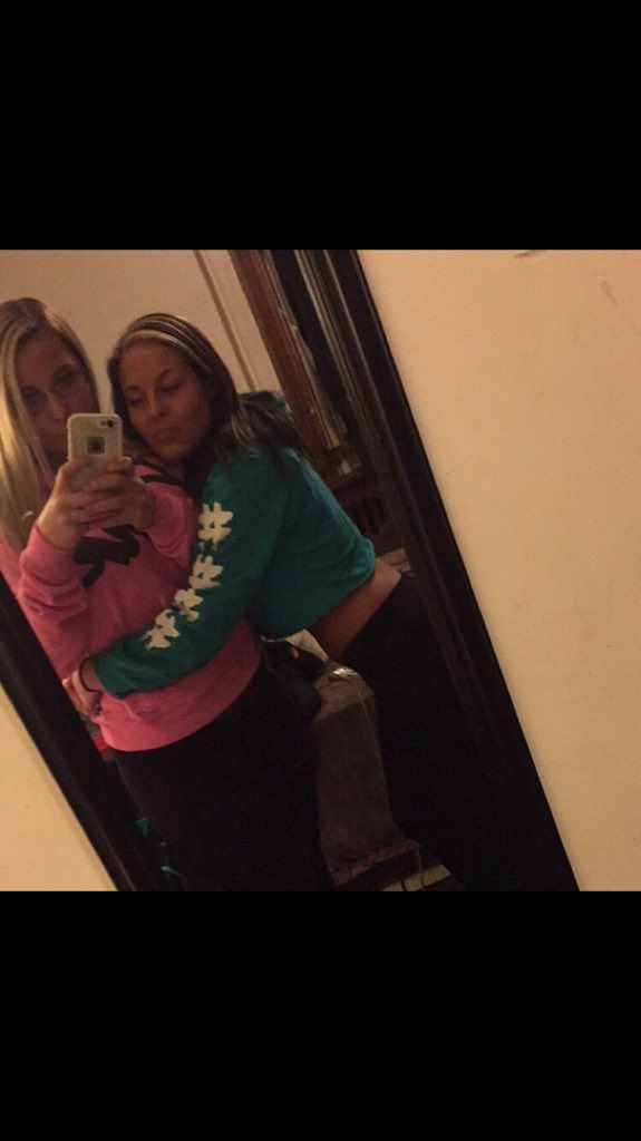 trapnjen's tweet photo. FREE MY TRAP BITCHES #fuck12 #FreeEmilee #FreeGayle 💖🖕🏻👮🏼‼️💜 https://t.co/2zu4LMOkQ3