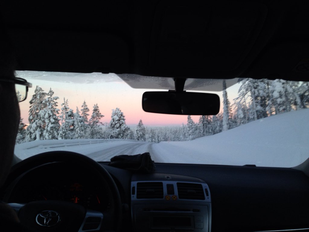 mariatiitu's tweet image. #Aurora #snowbox what a scene!