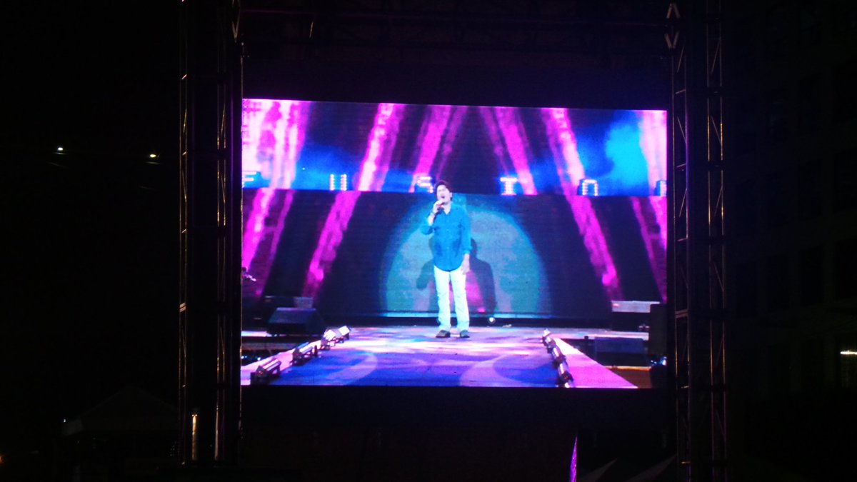 TV5manila's tweet photo. "I think I'm fallin'...." - Janno Gibbs
Grabe ang hiyaw ng mga Kapatid dito! #Fusion2016 #imagination #playsone https://t.co/KKwXuoQF86