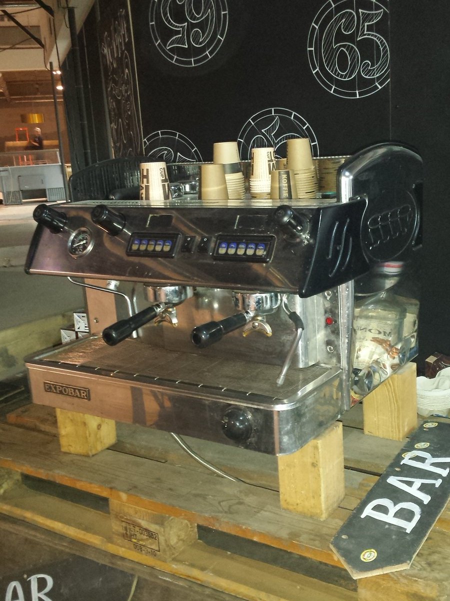 Dit is het apparaat waar Peter <a href="/VinnyandJo/">Vinny&Jo Coffee</a> vanaf morgen weer de lekkerste koffies uitperst.