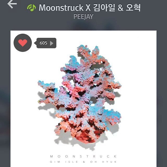CR4ZYBASE's tweet photo. [INSTAGRAM] hyunah_aa: 🎧 https://t.co/ZvlSyuHzMb