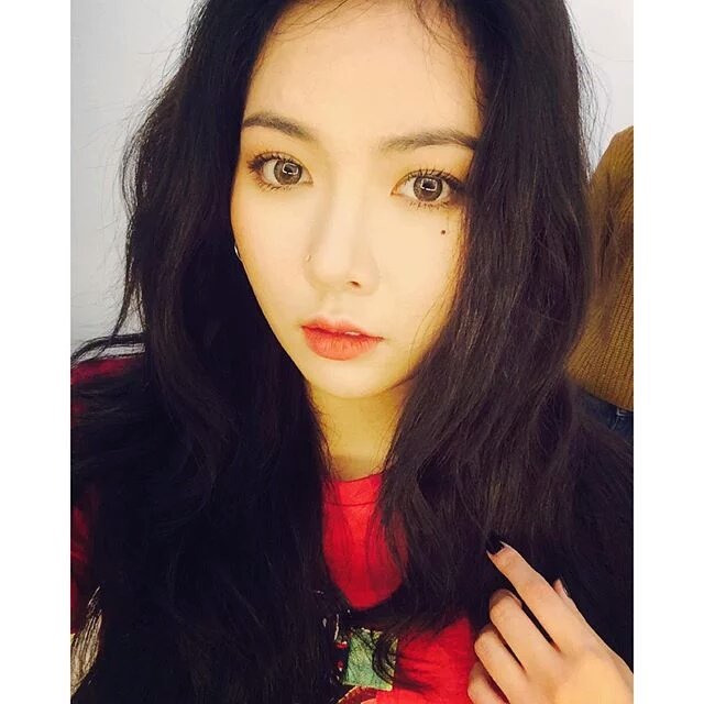 CR4ZYBASE's tweet photo. [INSTAGRAM] hyunah_aa https://t.co/j3CXmNHxrr