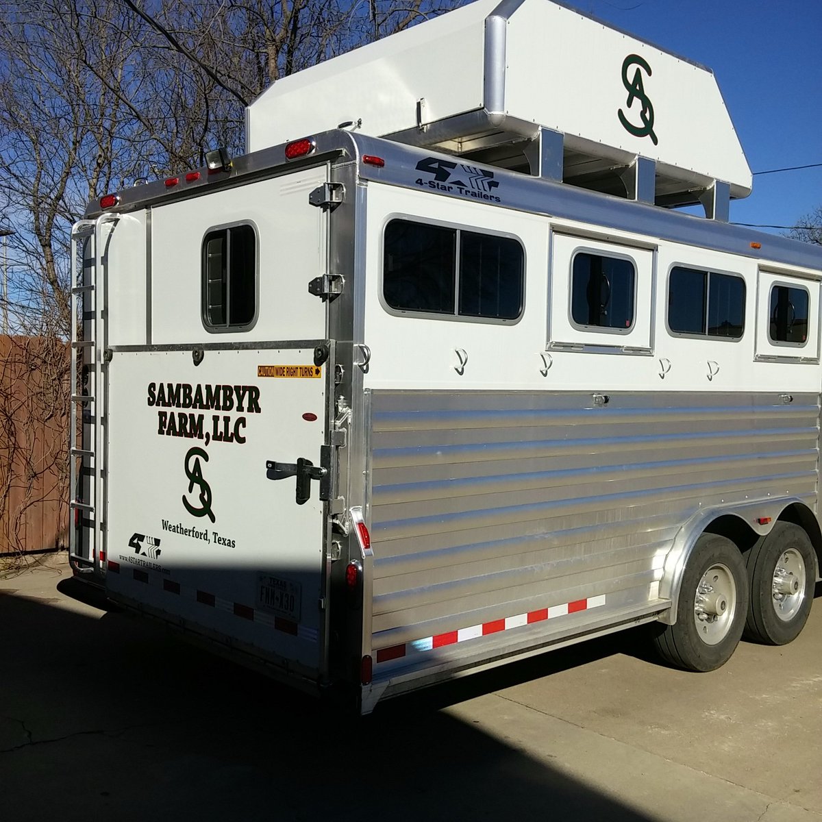 blueridgesigns's tweet image. Snazzy new lettering for Sambambyr Farm! #blueridgesigns #trailerlettering #decals