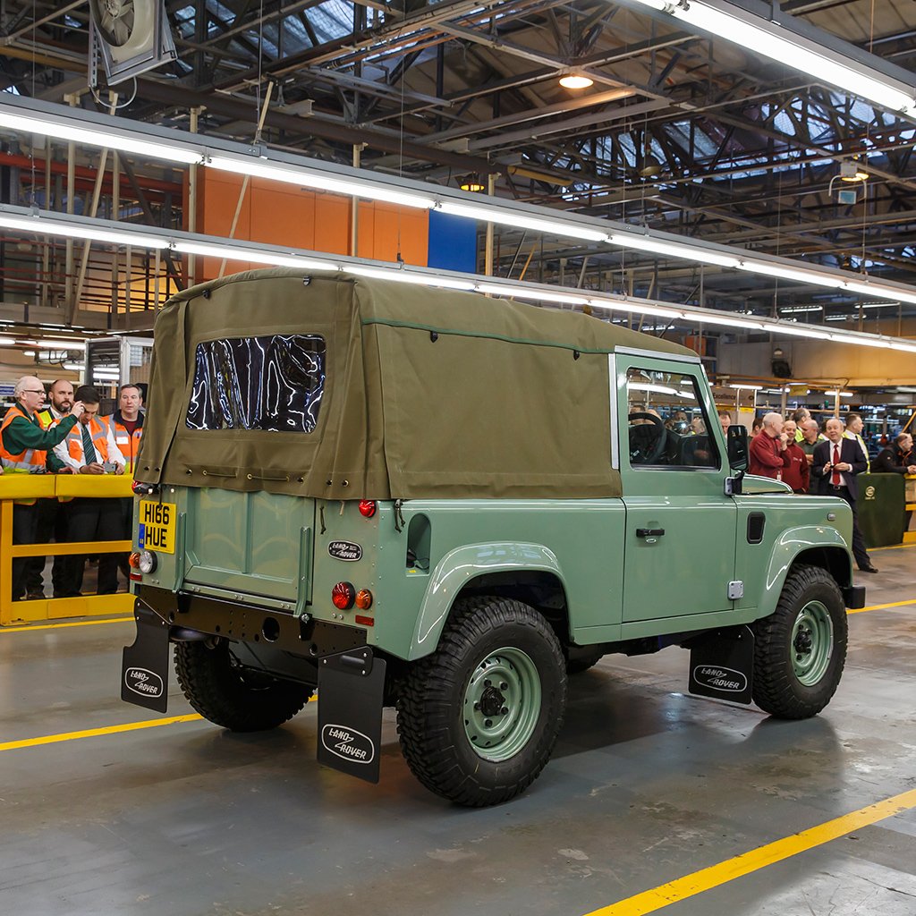 Ласт ленд. Ленд Ровер Ван Дефендер. Last Land Rover Defender. Land Rover Defender кабриолет.