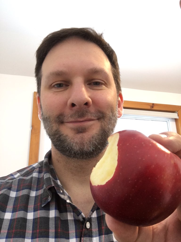 ApplePieTrail's tweet photo. RT @Andrew_BlueMtn: Thoroughly enjoying my delicious #local #RedPrinceApple for breakfast this am! @MeafordMinute https://t.co/1PrYdyfG9y