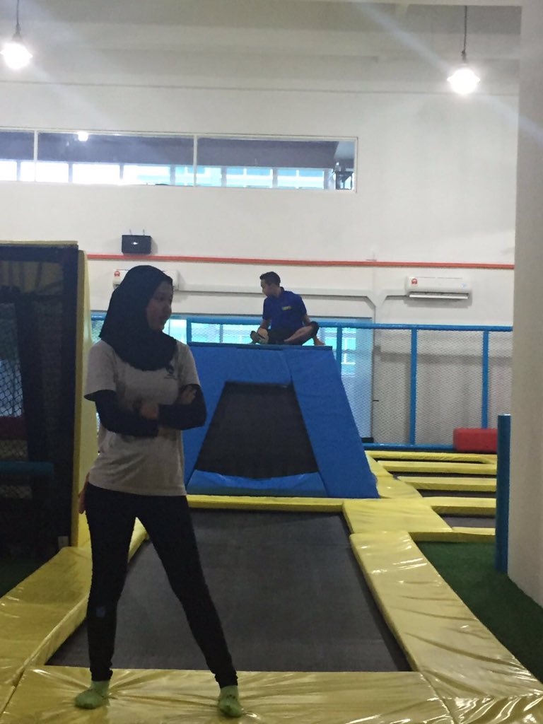 zaimahnassir's tweet photo. #zoompark #tolongkirimsalamyangbelakang https://t.co/GNZUUj2oL6