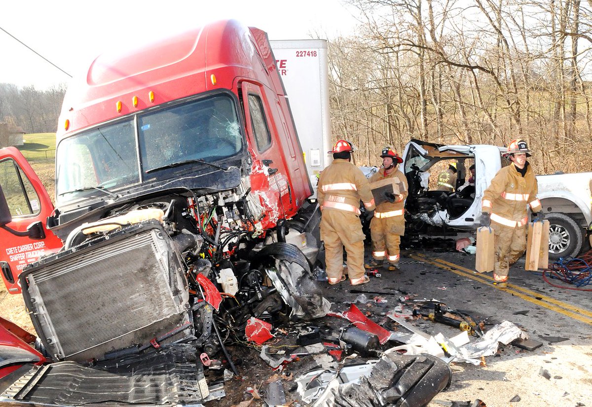 DailyJeff's tweet photo. Full story: Grinding Route 285 crash near #OldWashington injures people https://t.co/YUOgEpo4ci https://t.co/83U1wsvs4b