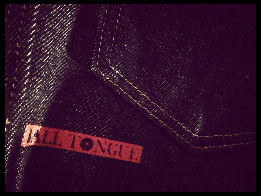 basketballcafe's tweet photo. 曲者にして定番。BALL TONGUE初のジーンズ♠
https://t.co/9UBbleeTnq
#basketballcafe #BALLTONGUE #5pockets #jeans #denim #indigo https://t.co/0IiEkDR6Rv