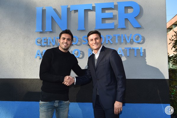 Inter_en's tweet photo. Here's @Edercitadin7 meeting @javierzanetti in Appiano Gentile! #WelcomeEder #FCIM https://t.co/Tdv1AzsZxt