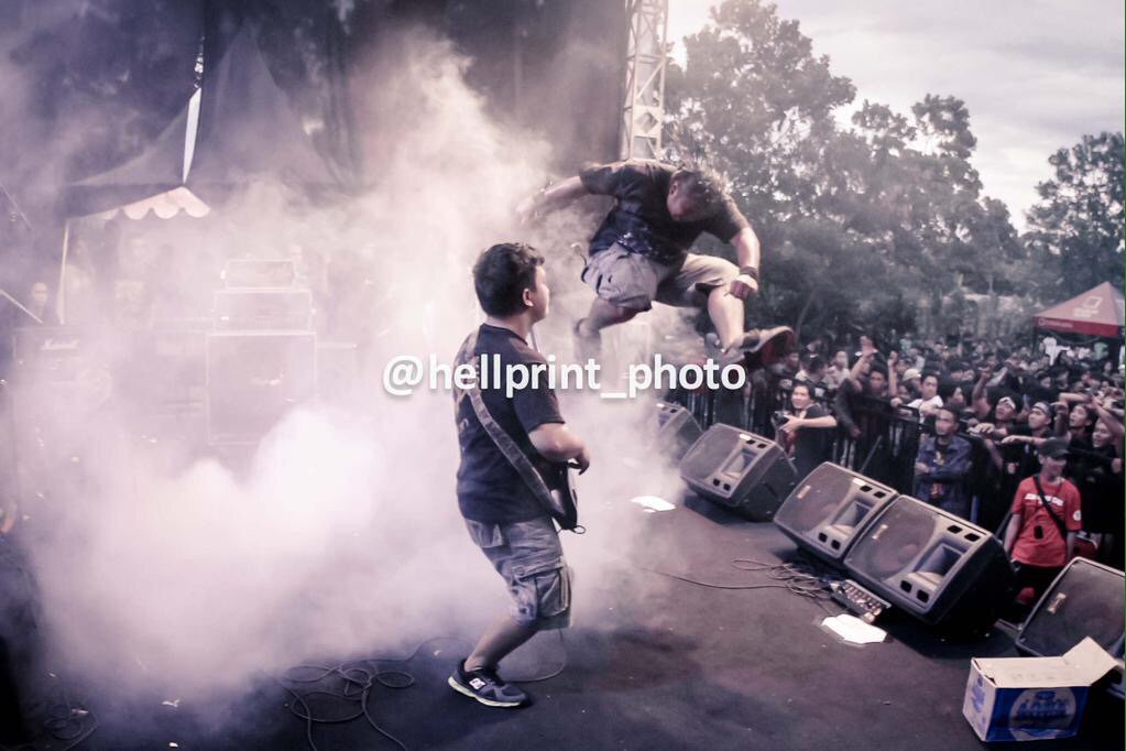 hellprint's tweet photo. Minggu, 7 Feb 2016
Lap.Tegalega Bdg

1 Hari
5 Stage
81 Band
300.000 Watt

#HELLPRINT2016 
#SuperMusicID
#EDANKEUN https://t.co/ruDmsbD9ZI