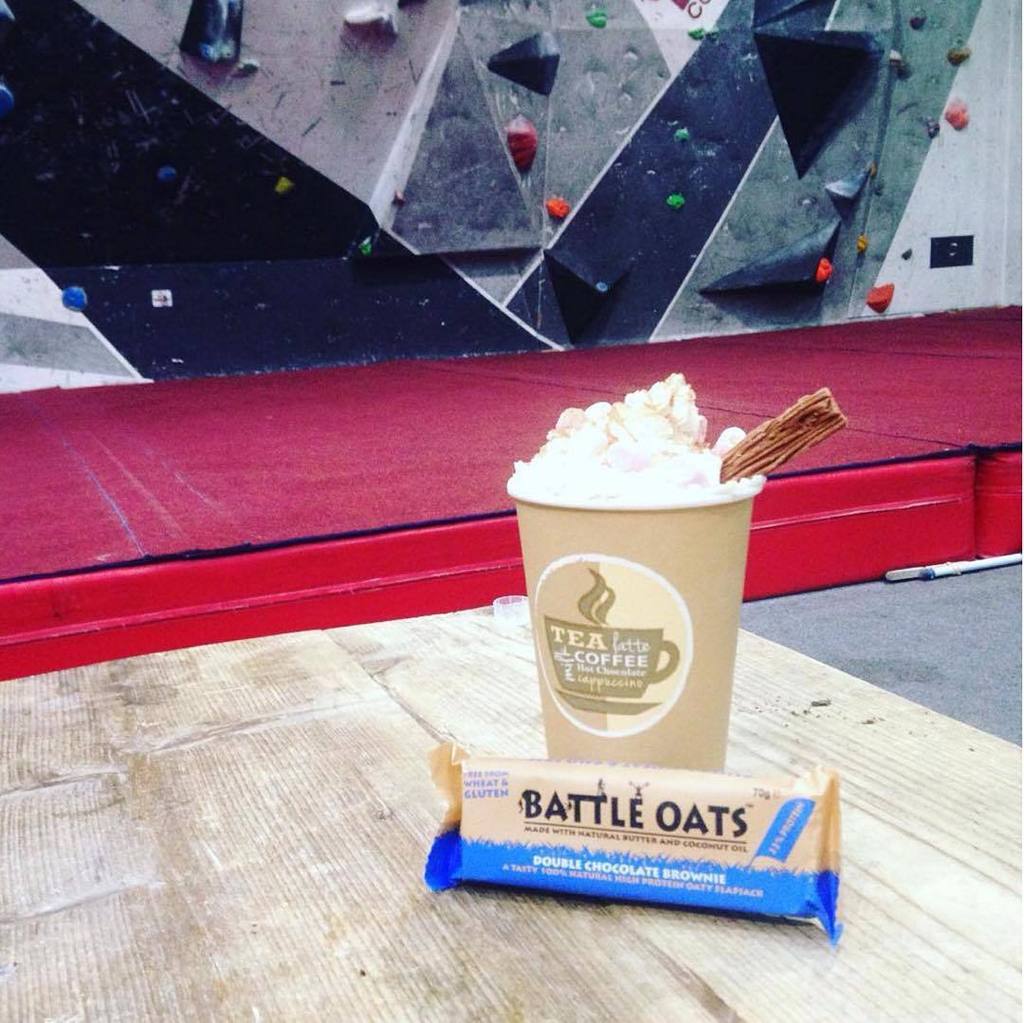 BattleBitesuk's tweet photo. Hmmmmm... Double Choc Brownie #BattleOats with a fully loaded #hotchocolate! 🍫☕️🙊 #KillerC… https://t.co/BmaIDKjKmE https://t.co/6LGWiJdVNF