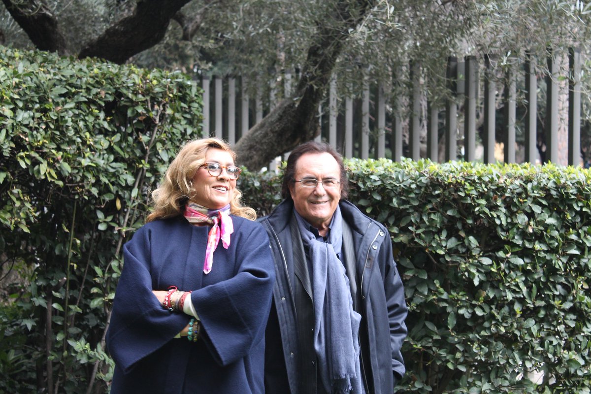 giornalettismo's tweet photo. #StaseraTV come perdersi Albano e Romina che tornano in tv? https://t.co/5gvdEyw2Ar https://t.co/mPvukzHjGu