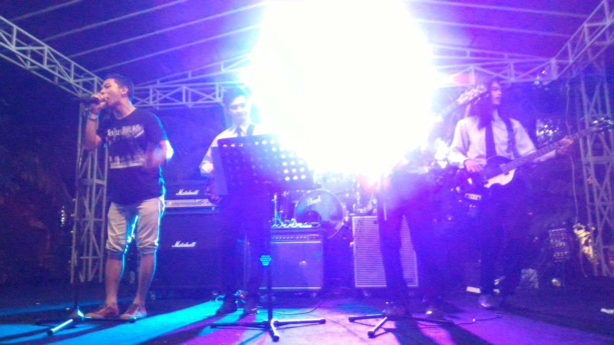 Request + Singing together from <a href="/zhiekooy25/">FATHAHILLAH S.R</a> he sing the song Imagine, from me to you, and all my loving. Salute!! 👍