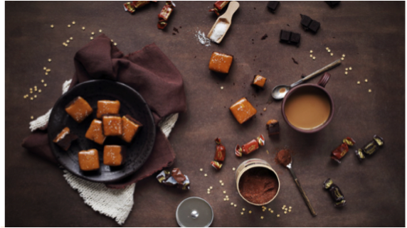 Canderel_FR's tweet photo. Une petite douceur avant le week-end? Des carrés de #chocolat et #caramel, on est fan ! https://t.co/fFcxAuFm1h https://t.co/gH6MD2GCiH