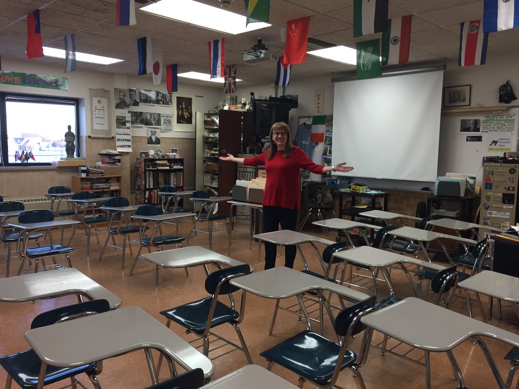 BXCCl's tweet photo. ♦️🔴 #MHSred Ms.Frenn's first hour has 100% red‼️‼️🔴♦️ https://t.co/MeFu2wKF2K