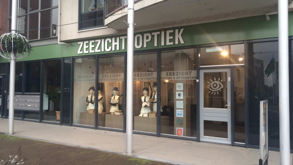 leervoudig's tweet photo. Op bezoek bij Zeezicht Optiek voor examens @DHTA_Utrecht #Zeewolde #optiek en #optometrie https://t.co/C2E6pOXvqF