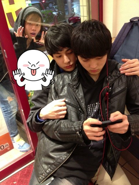 むむっ！ガラスの向こうにいるのは一体誰だ！！！笑

(2013/04/20 ユースケブログ)