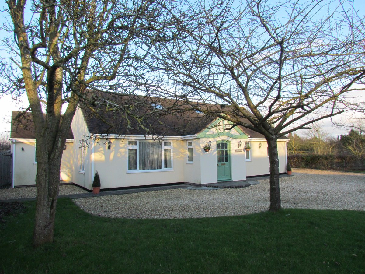 Newly listed 5 bedroom in Lower Broadheath, call us now to view on 01905 388191 bit.ly/1PFa6Ng