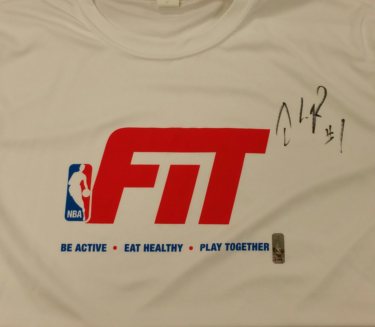 nbacares's tweet image. Share your fitness pledge using #NBAFITSweeps &amp;amp; you could win a signed @Lakers @Dloading shooting shirt!