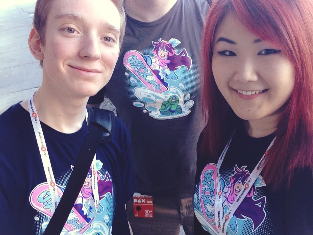 snowlitTV's tweet image. Representing the #SnowArmy today! If you&apos;ve got your Snowlit #Twitch shirts, wear &apos;em! 😘