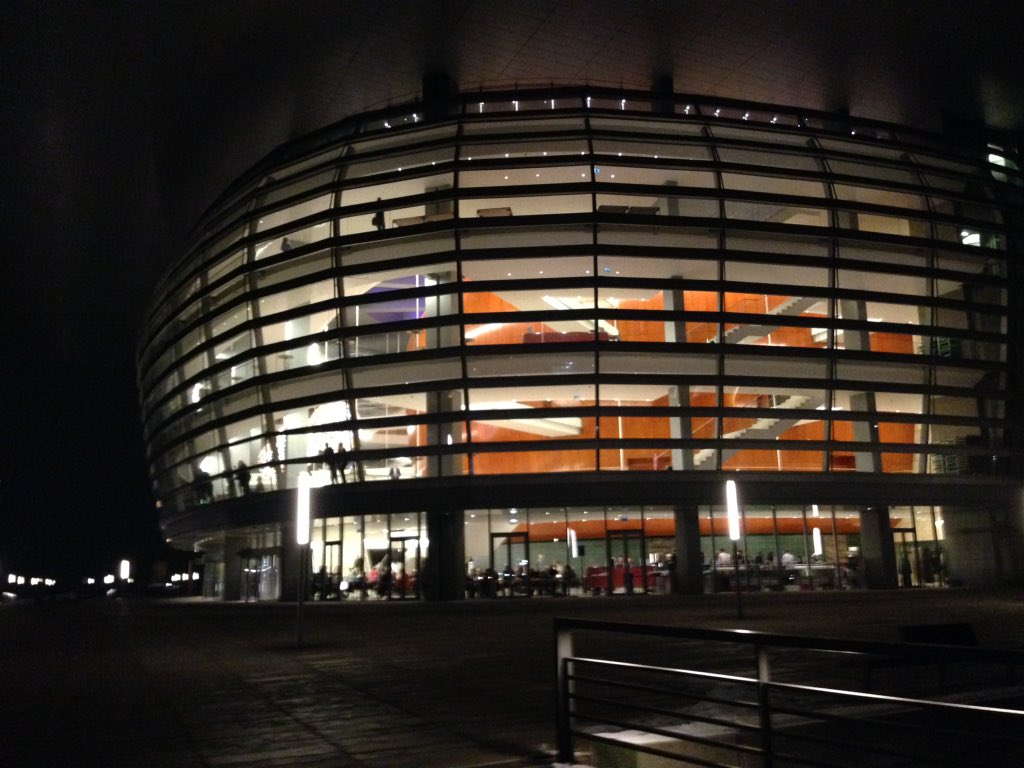 Toivotaan että Tanska uskoo kulttuuriinsa, hieno opera ensemble, kiitos kokemuksesta.